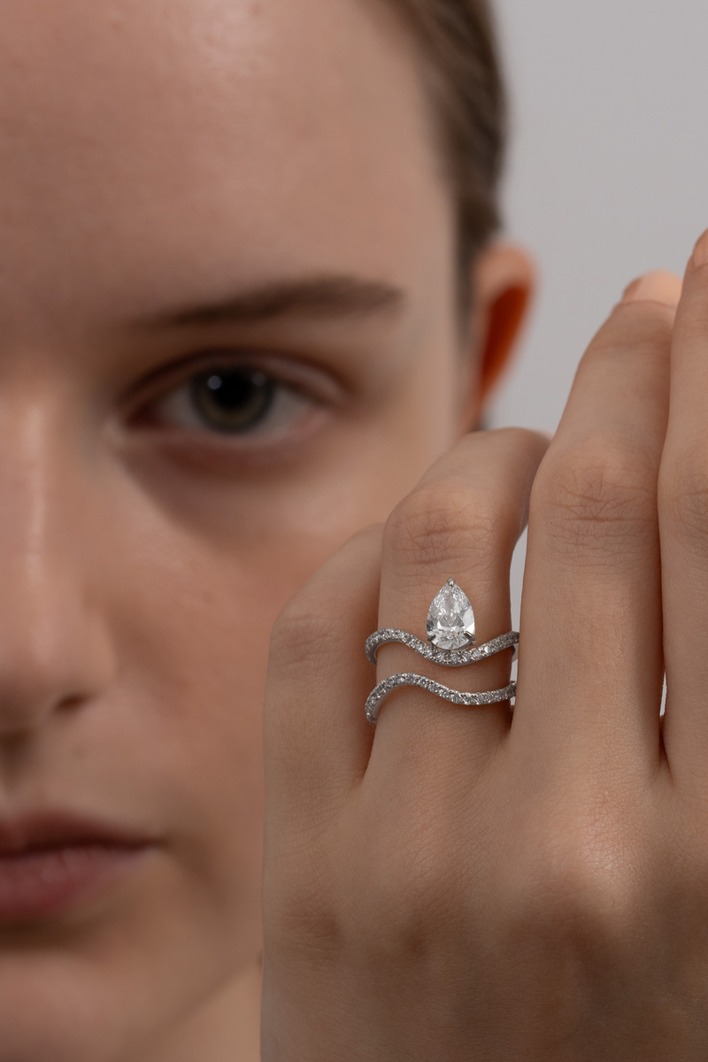 1.0CT-2.0CT Pear Cut Moissanite Diamond Unique Curved Engagement Ring