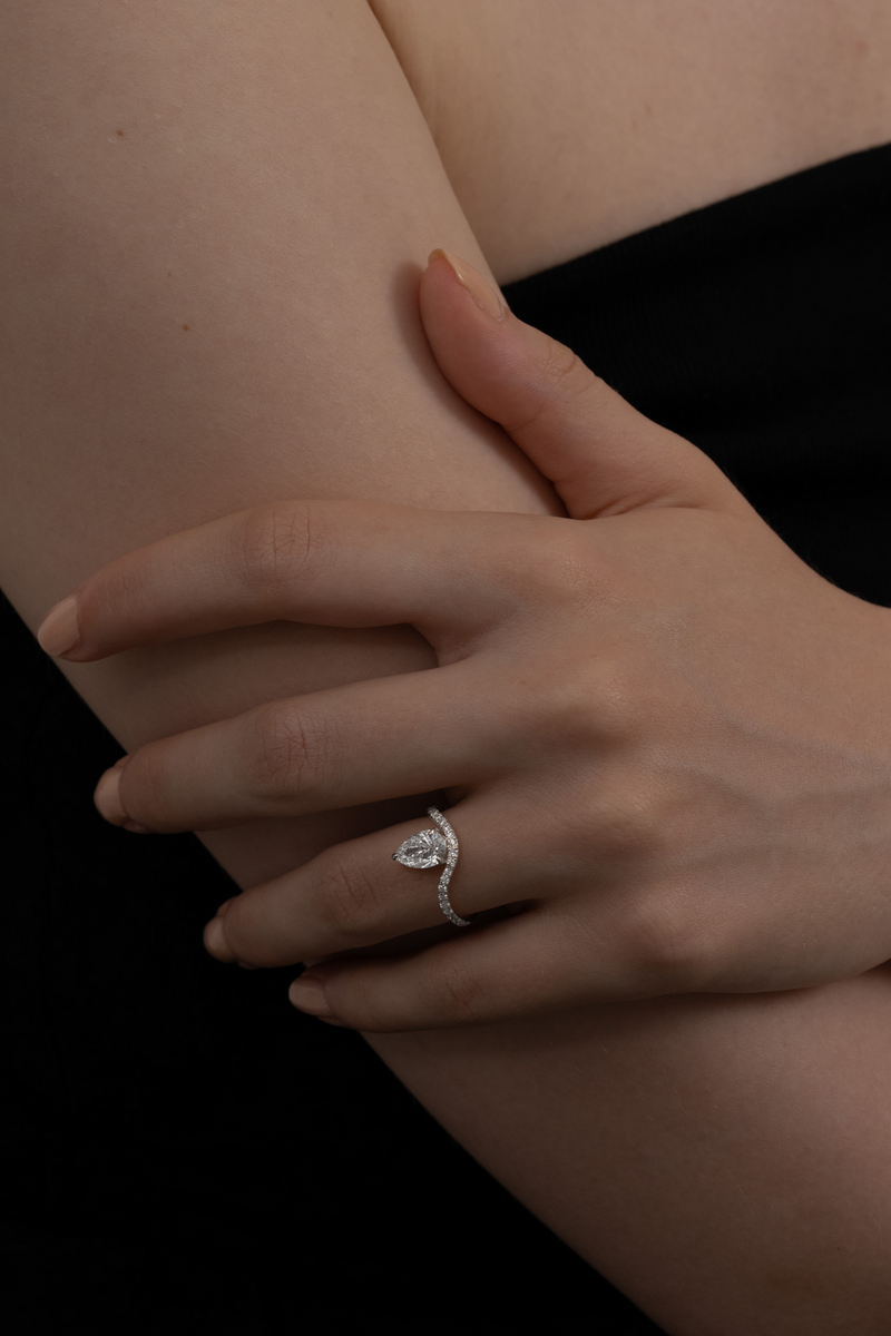 1.0CT-2.0CT Pear Cut Moissanite Diamond Unique Curved Engagement Ring