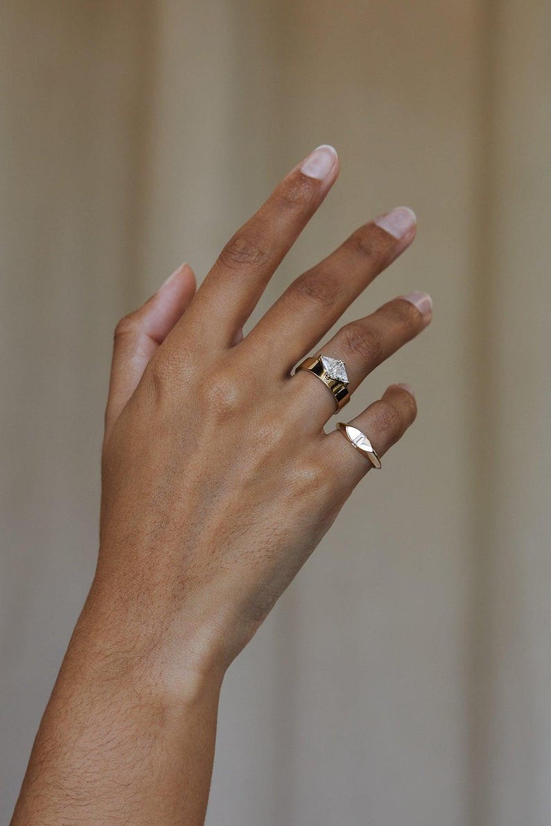 1.0CT-3.0CT Toi et Moi Trillion Moissanite Cigar Band Engagement Ring | Two Stone Ring