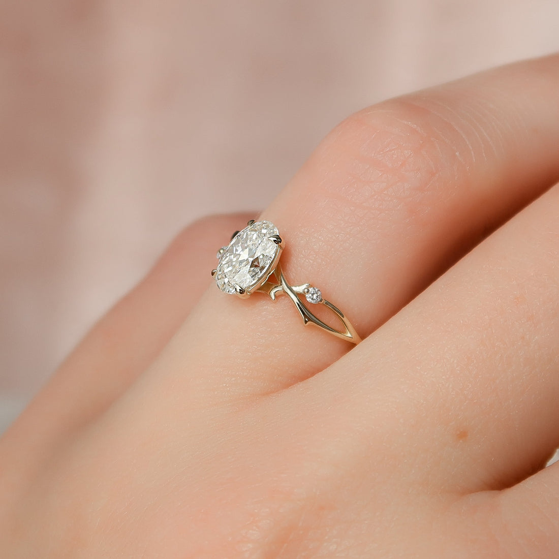 2.0 - 4.0 CT Oval  Cut CVD Diamond twig Engagement Ring