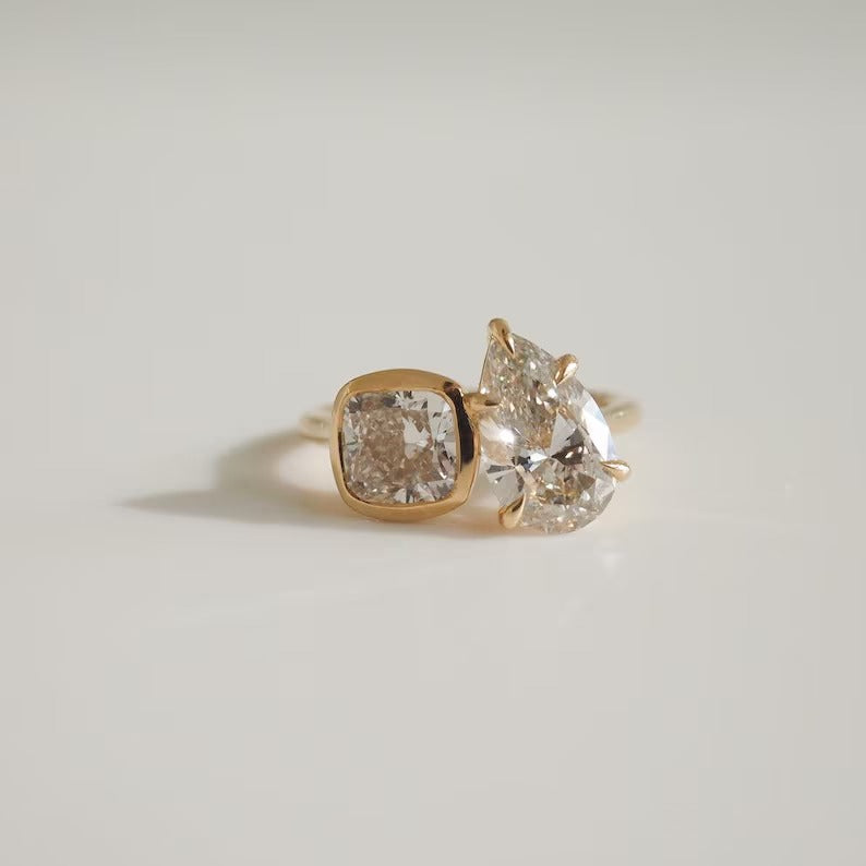 1.0CT-3.0CT Pear & Cushion Cut Moissanite Toi et Moi Diamond Ring | Two Stone Ring