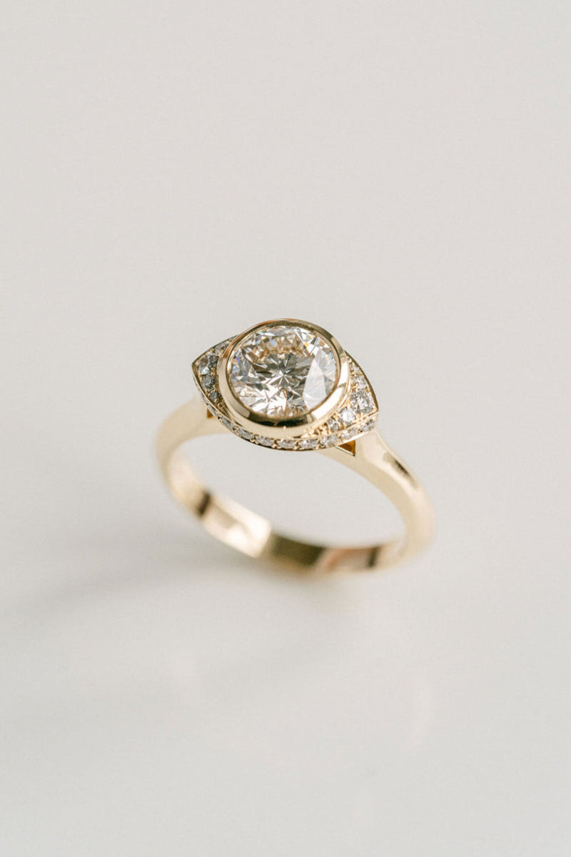1.50CT-2.50CT Unique Bezel Round Cut Diamond Halo Engagement Ring