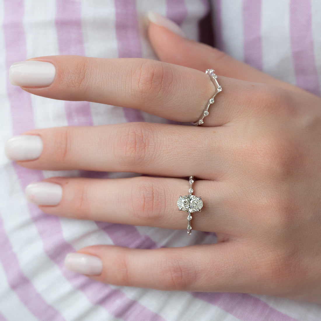 2.0 -4.0 CT Oval Cut CVD Diamond Dainty Engagement Ring