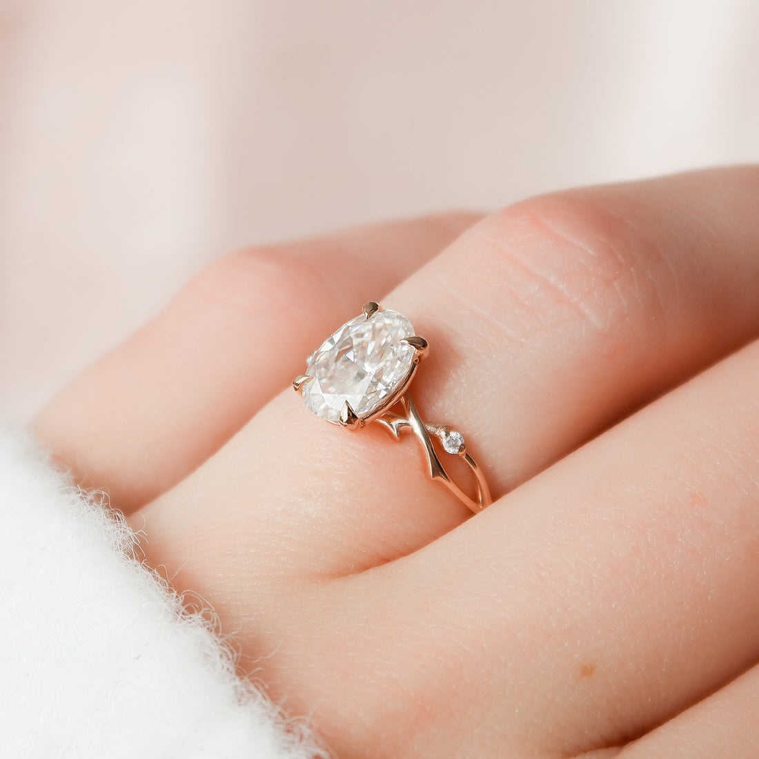2.0 - 4.0 CT Oval  Cut CVD Diamond twig Engagement Ring