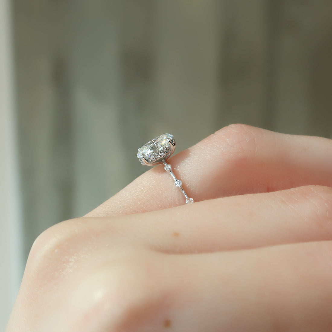 2.0 -4.0 CT Oval Cut CVD Diamond Dainty Engagement Ring
