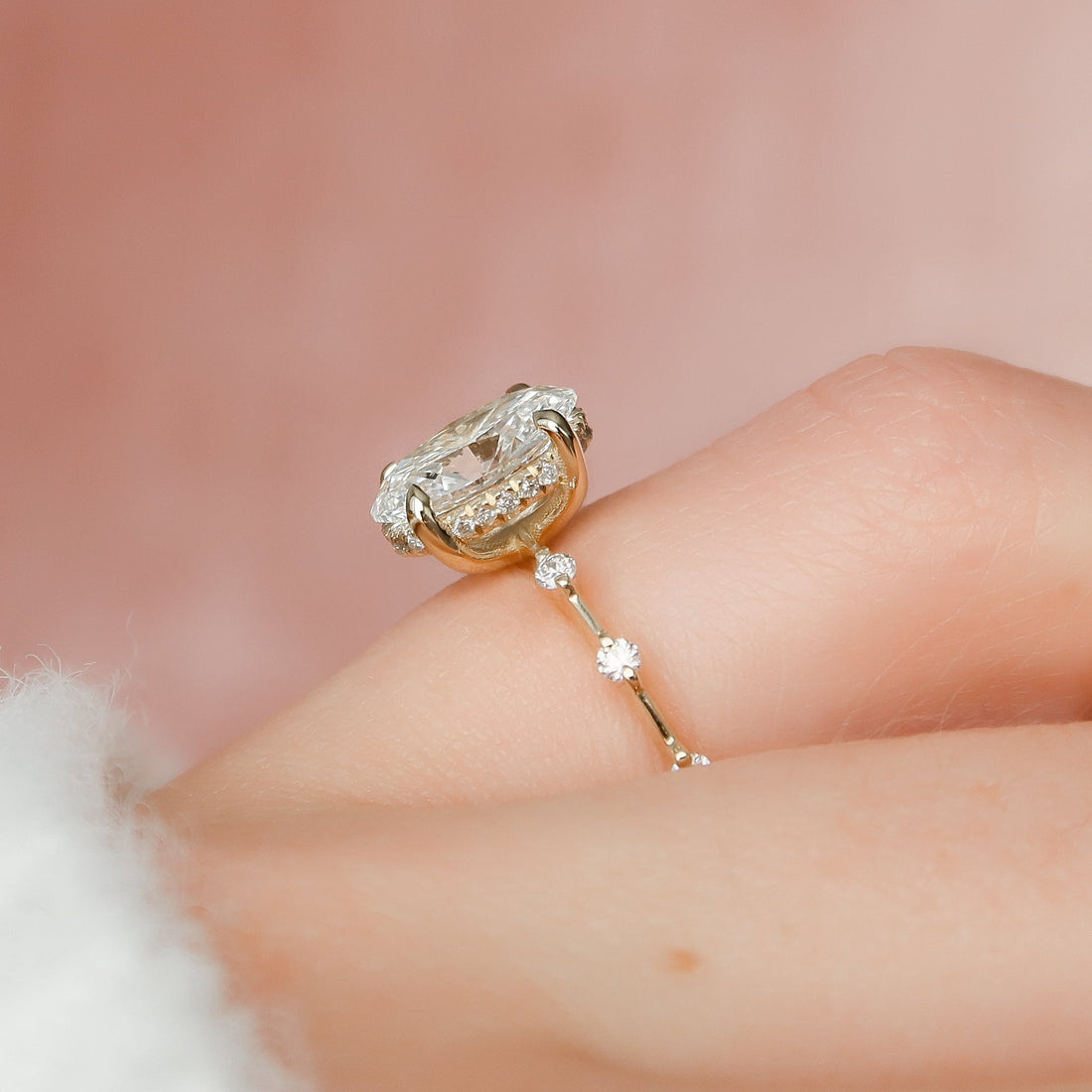 2.0 -4.0 CT Oval Cut CVD Diamond Dainty Engagement Ring