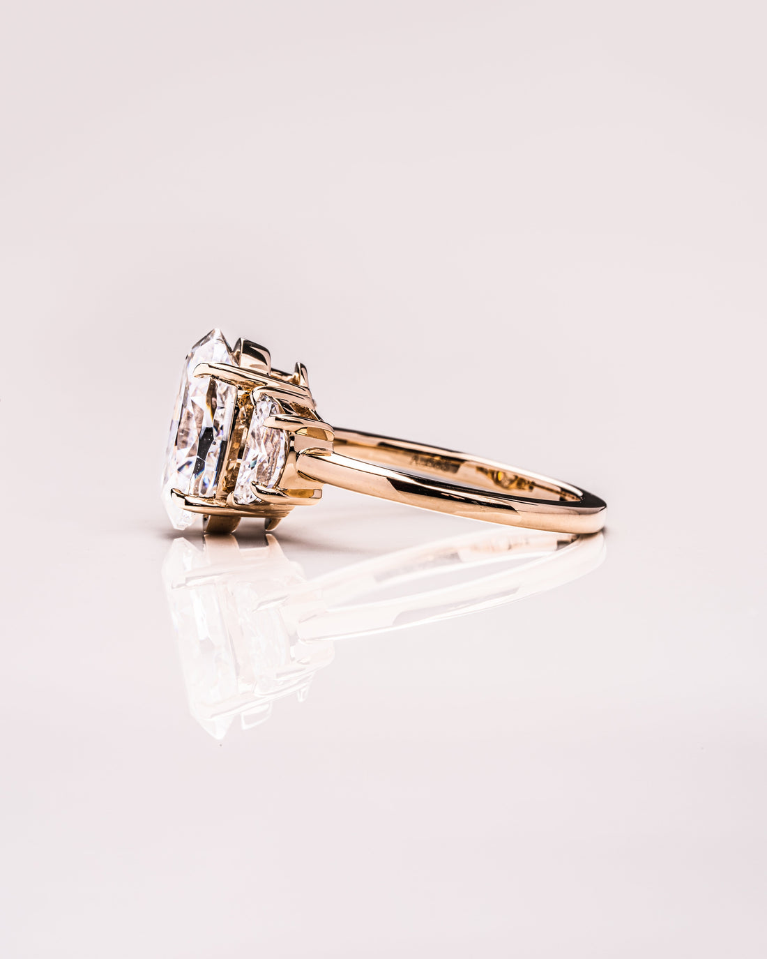 2.0 - 4.0 CT Oval G/VS2 CVD Diamond Three Stone Engagement Ring