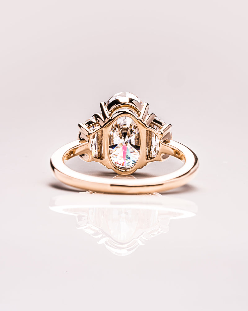 2.0 - 4.0 CT Oval G/VS2 CVD Diamond Three Stone Engagement Ring