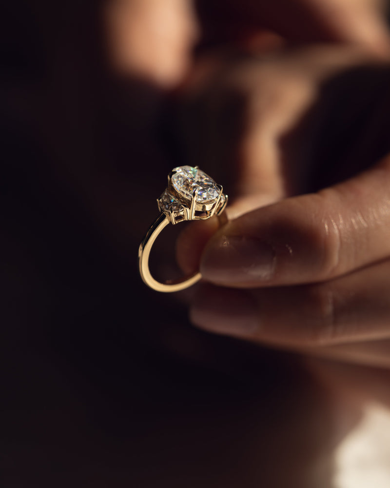 2.0 - 4.0 CT Oval G/VS2 CVD Diamond Three Stone Engagement Ring