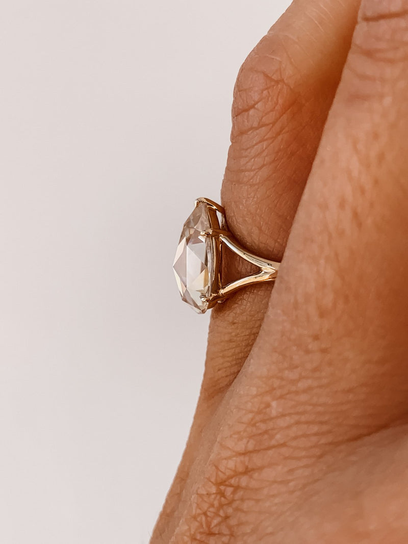 1.0 CT Pear Cut Diamond Moissanite Split Shank Solitaire Engagement Ring