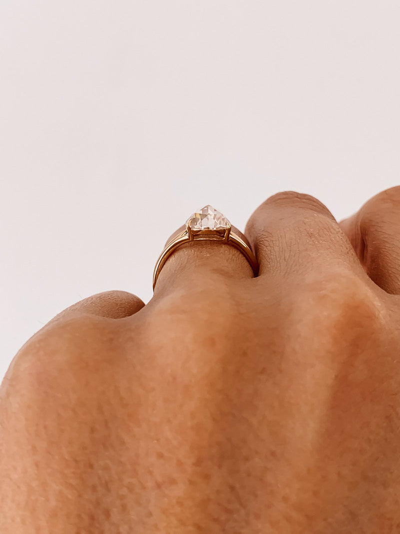 1.0 CT Pear Cut Diamond Moissanite Split Shank Solitaire Engagement Ring