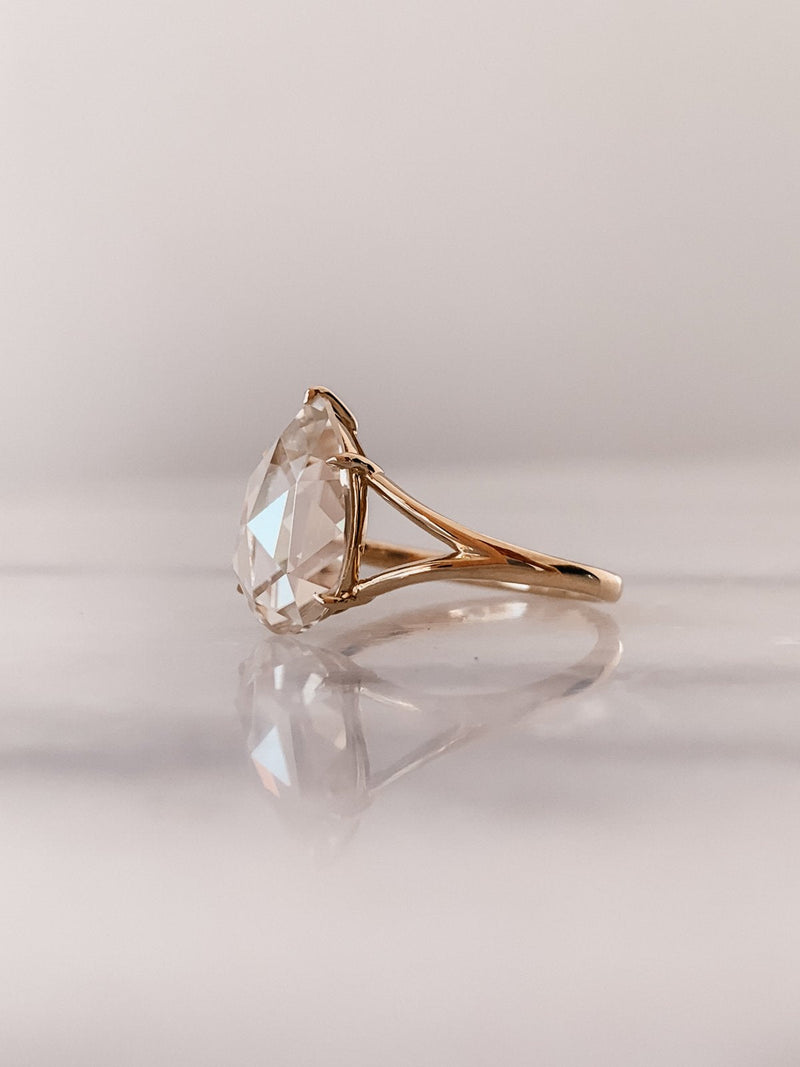 1.0 CT Pear Cut Diamond Moissanite Split Shank Solitaire Engagement Ring