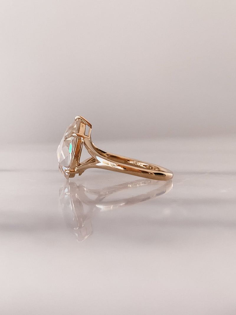 1.0 CT Pear Cut Diamond Moissanite Split Shank Solitaire Engagement Ring