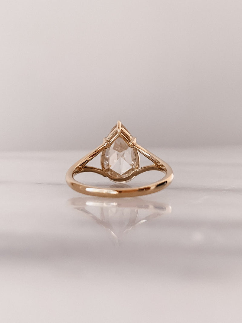 1.0 CT Pear Cut Diamond Moissanite Split Shank Solitaire Engagement Ring