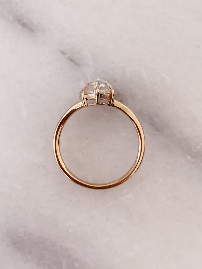 1.0 CT Pear Cut Diamond Moissanite Split Shank Solitaire Engagement Ring