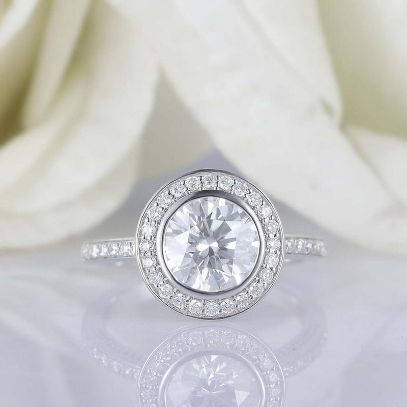 1.5CT Round Brilliant Cut Halo Moissanite Engagement Ring