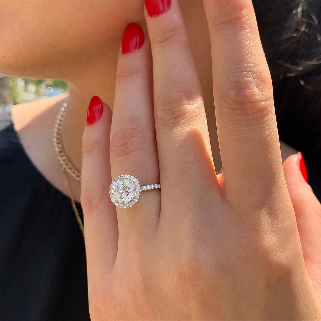 1.0CT Round Brilliant Cut Moissanite Diamond Halo Engagement Ring