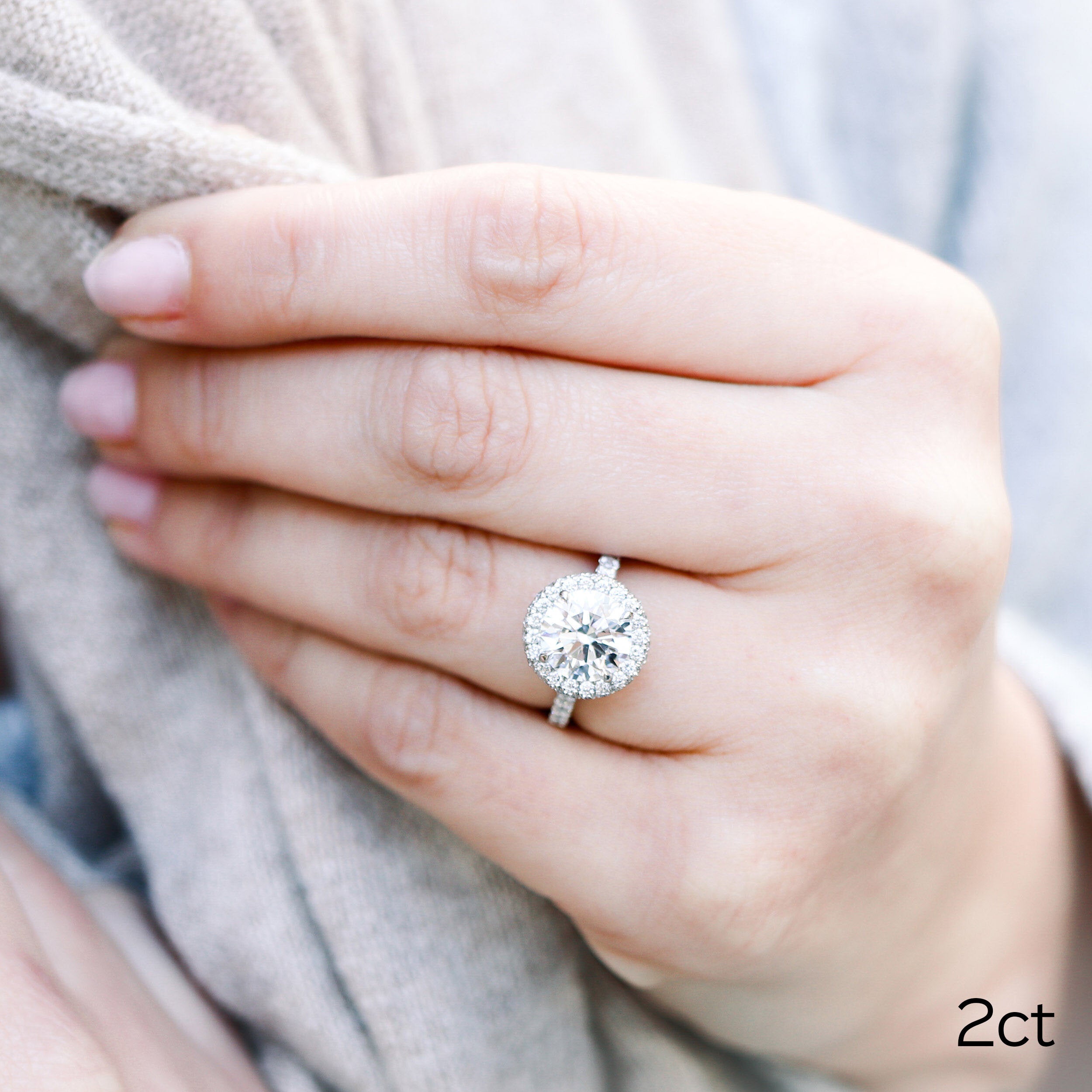 2.0CT Round Brilliant Cut Moissanite Halo Engagement Ring