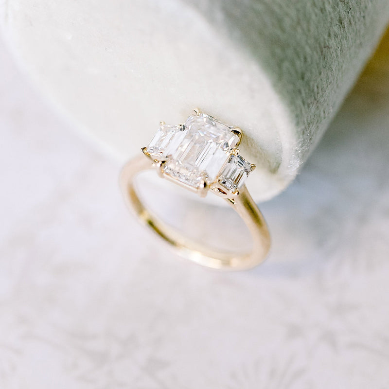 2.0CT Emerald Moissanite Three Stones Engagement Ring