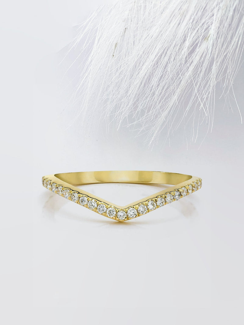 Round Cut Moissanite Curved Diamond Wedding Band in White Gold