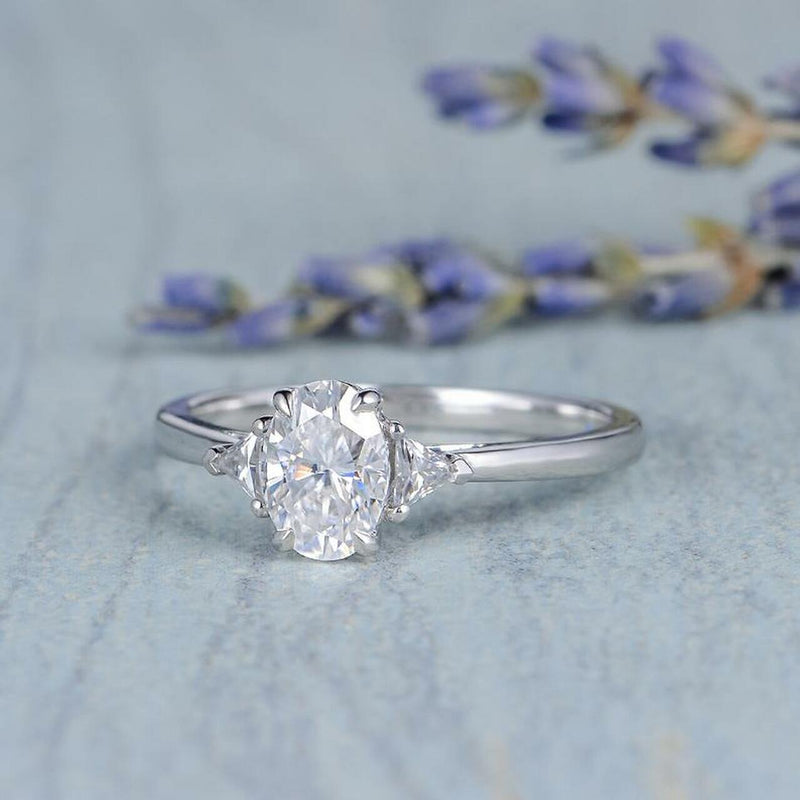 1.0CT Oval Cut 3 Stone Moissanite Diamond Engagement Ring