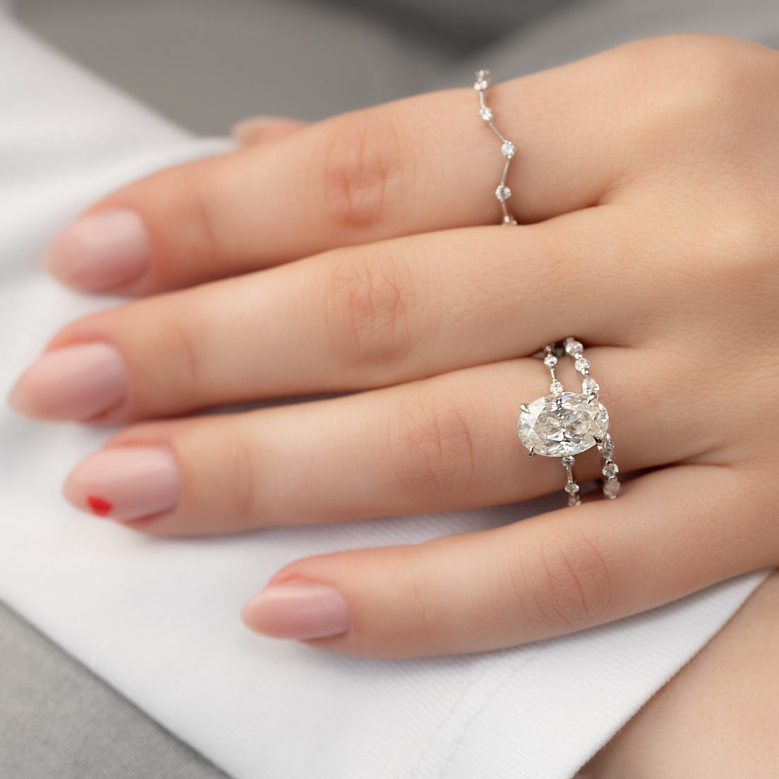 2.0 -4.0 CT Oval Cut CVD Diamond Dainty Engagement Ring