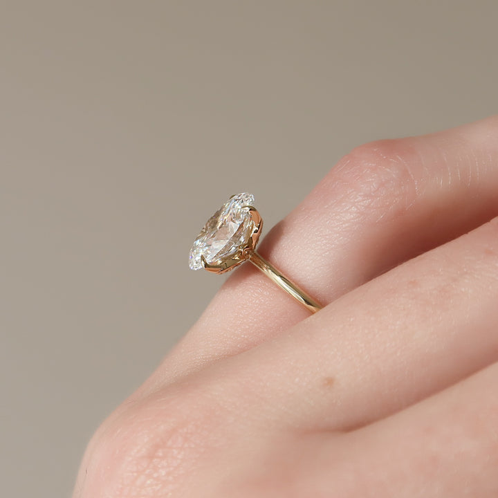2.0 -4.0 CT Oval Cut CVD Diamond Solitaire Engagement Ring