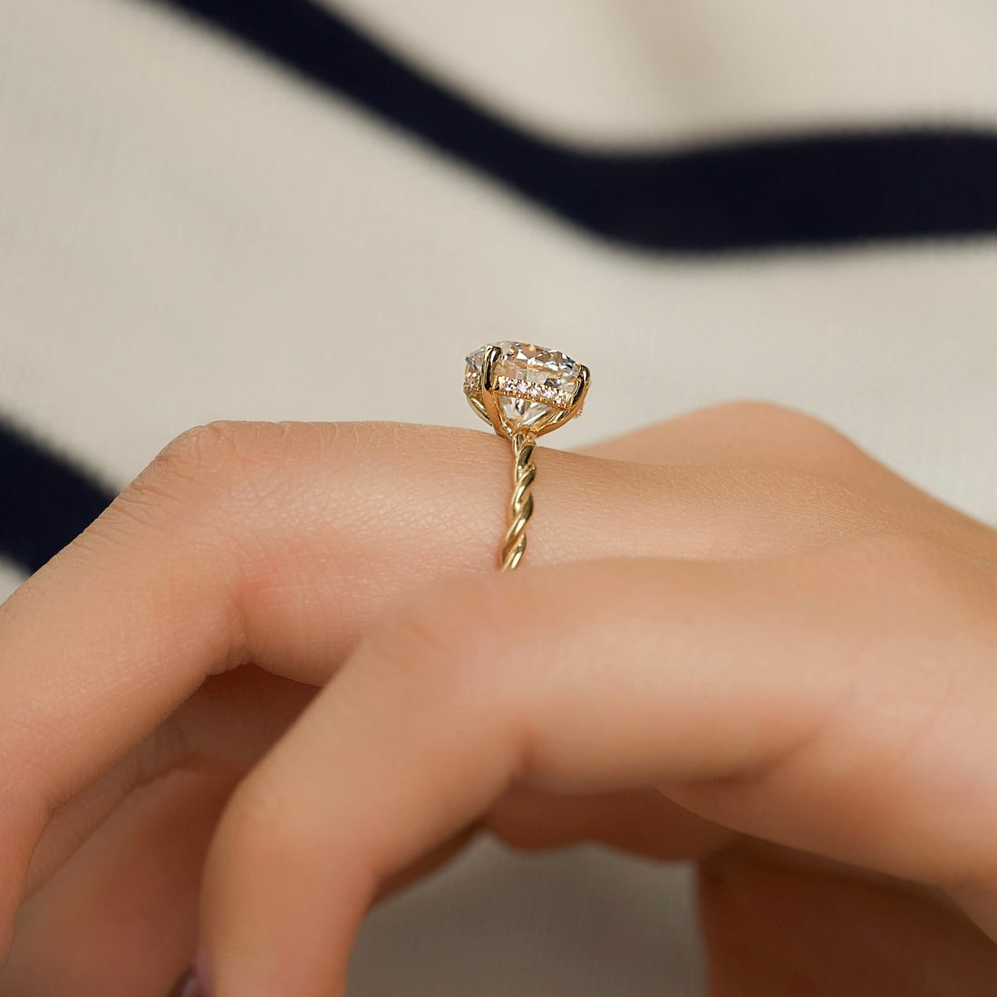 1.0  - 3.0 CT Round Cut CVD Diamond twist  Engagement Ring