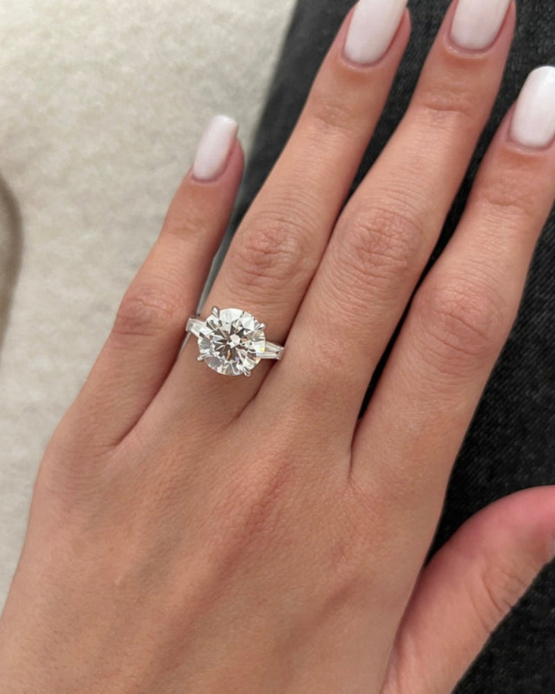 3.0 - 5.0 CT Round CVD Diamond Three Stone Setting  Engagement Ring