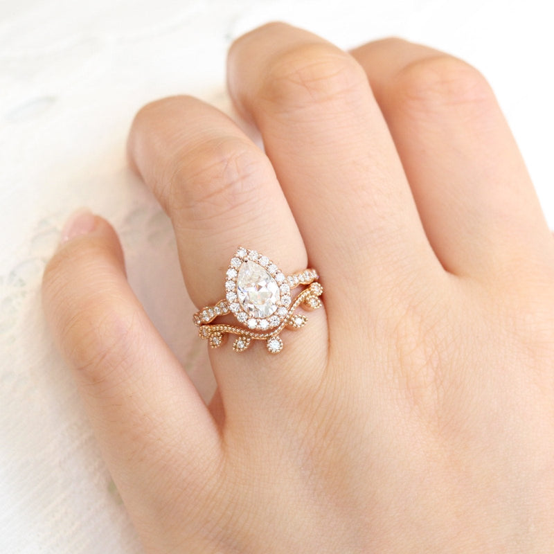 1.50CT Pear Cut Moissanite Halo Bridal Ring Set