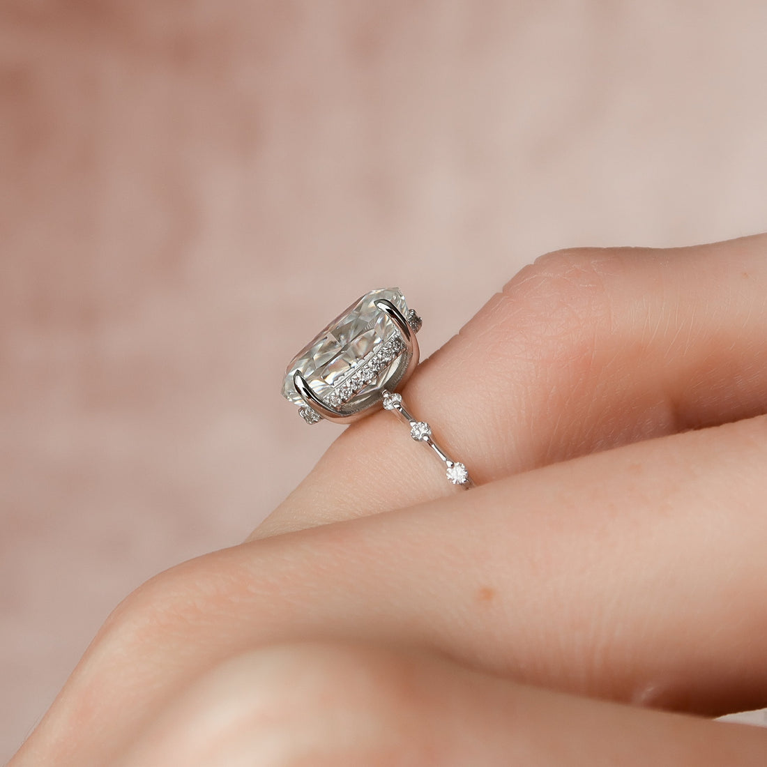 2.0 -4.0 CT Oval Cut CVD Diamond Dainty Engagement Ring
