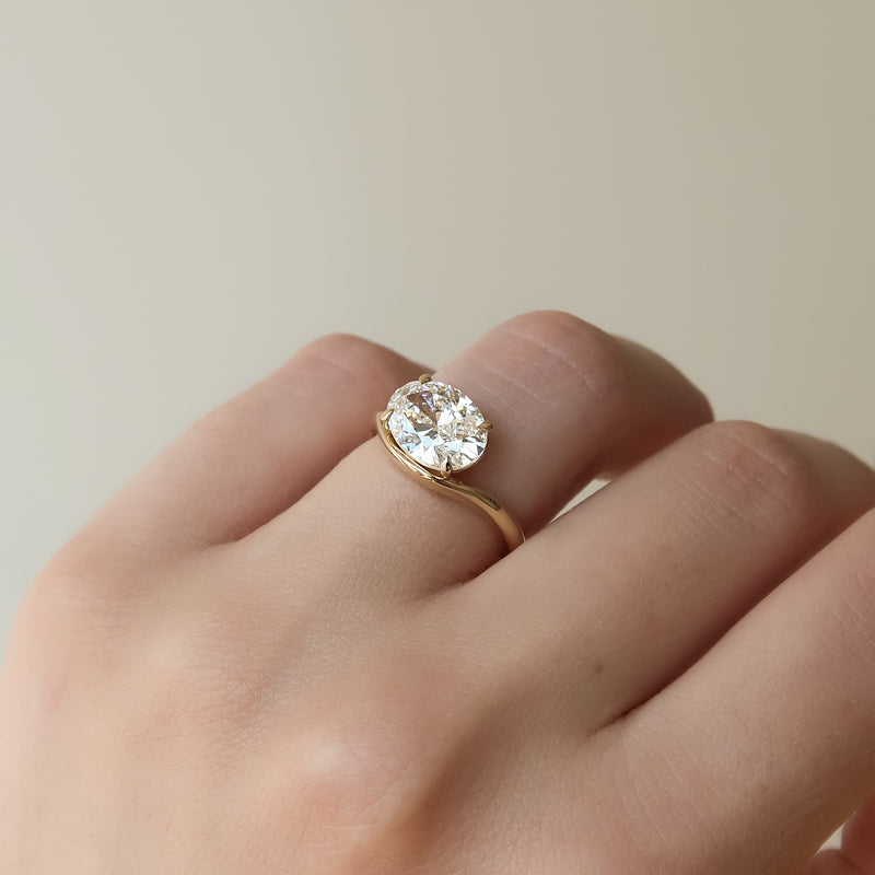 1.50CT-2.50CT Oval Cut Moissanite Diamond Unique Curved Engagement Ring