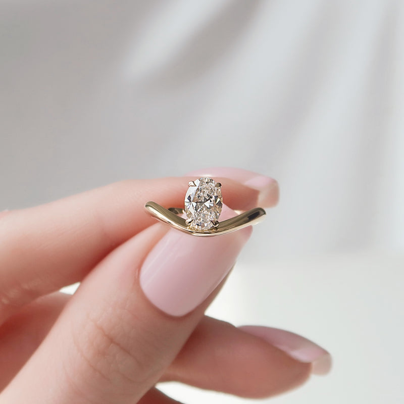 1.50CT-2.50CT Oval Cut Moissanite Diamond Unique Curved Engagement Ring