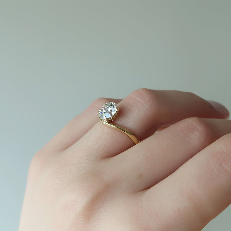 1.50CT-2.50CT Round Cut Moissanite Diamond Unique Engagement Ring
