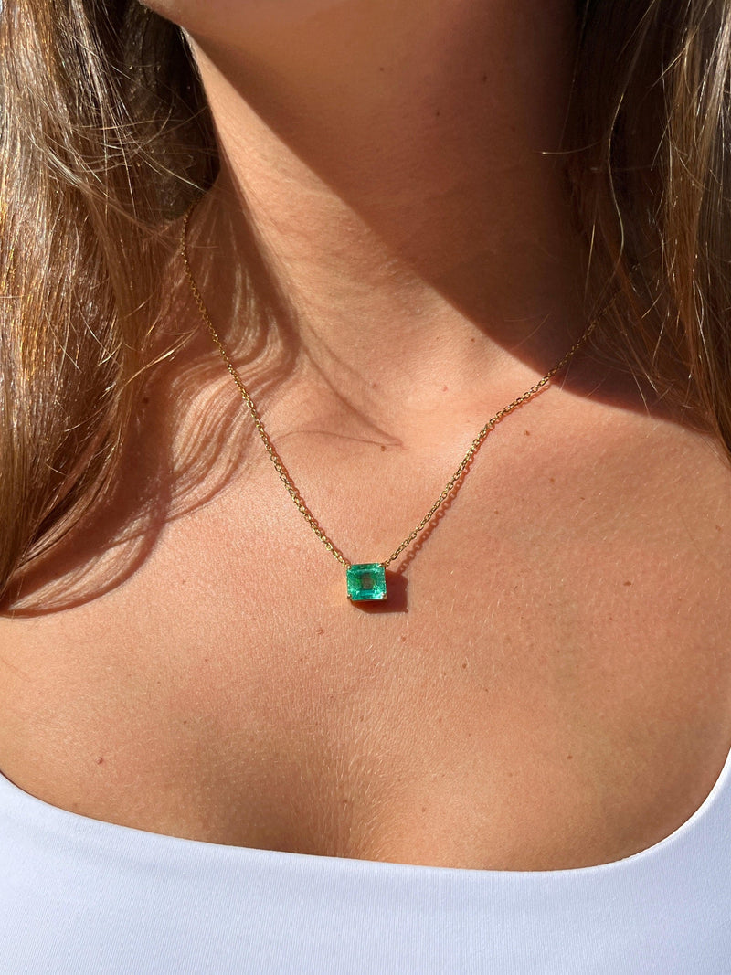Small Colombian Emerald Solitaire Diamond Necklace for Women