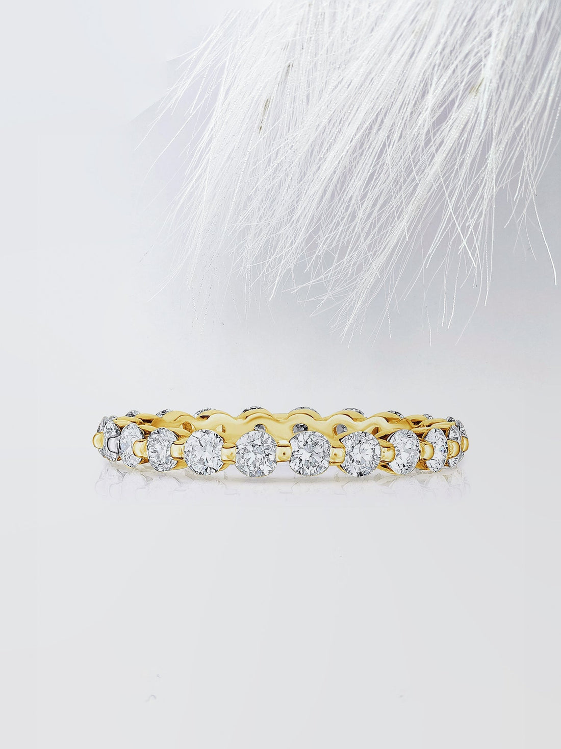 Round Cut Moissanite Single Prongs Diamond Wedding Band for Her