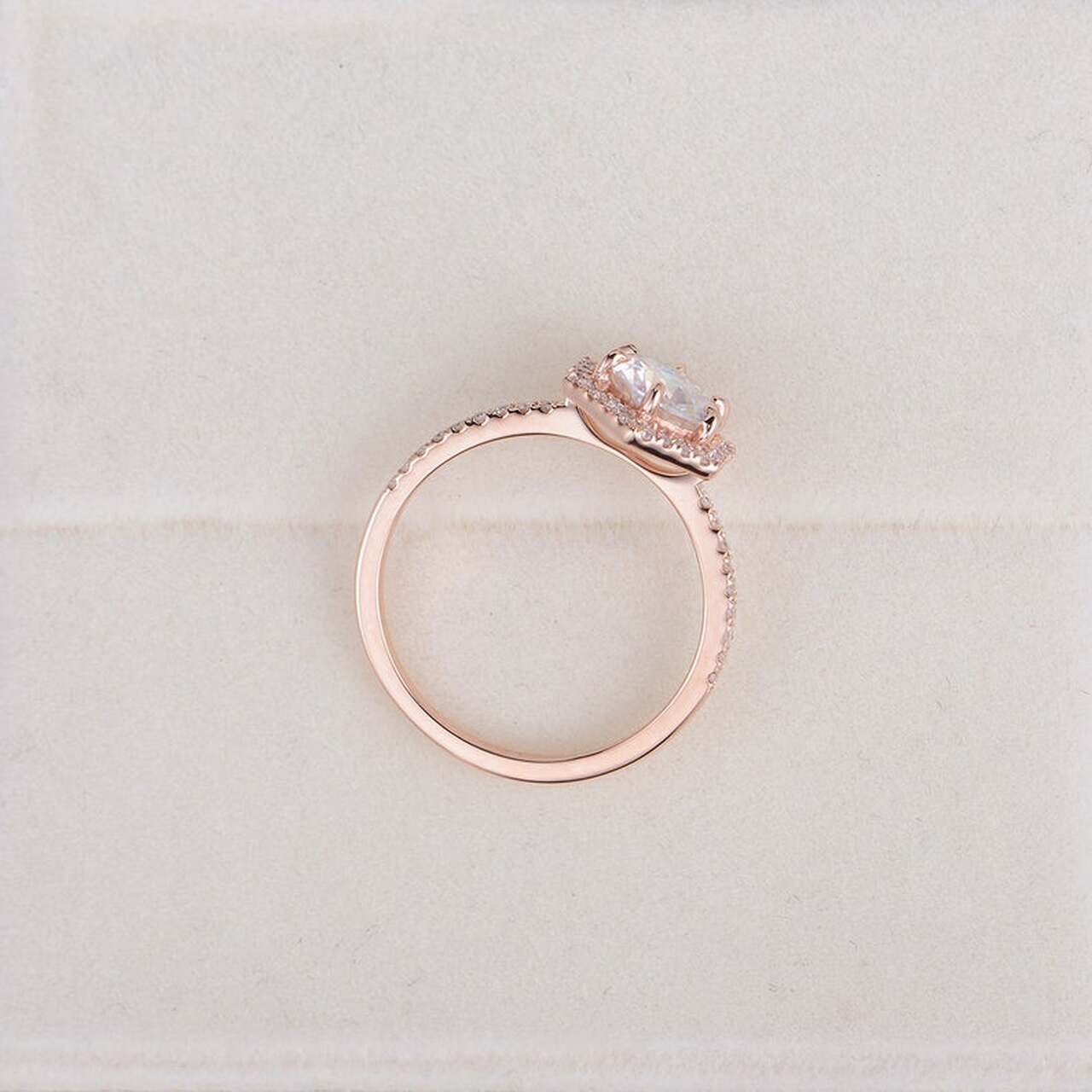 1.0CT Round Brilliant Cut Unique Halo Moissanite Engagement Ring