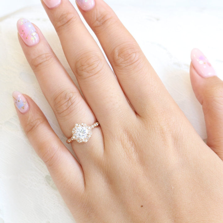 1.0CT Vintage Floral Round Cut Diamond Moissanite Halo Engagement Ring