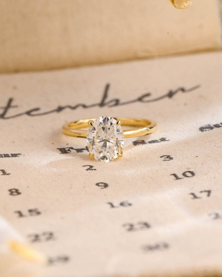 1.0 - 3.0 CT Oval CVD Diamond Solitaire Engagement Ring