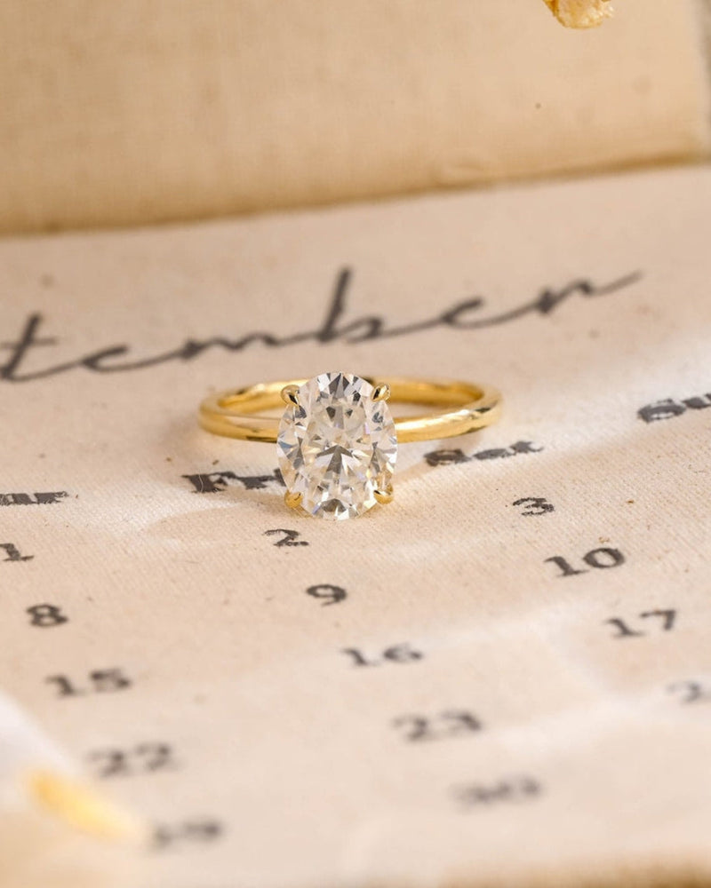 1.0 - 3.0 CT Oval CVD Diamond Solitaire Engagement Ring