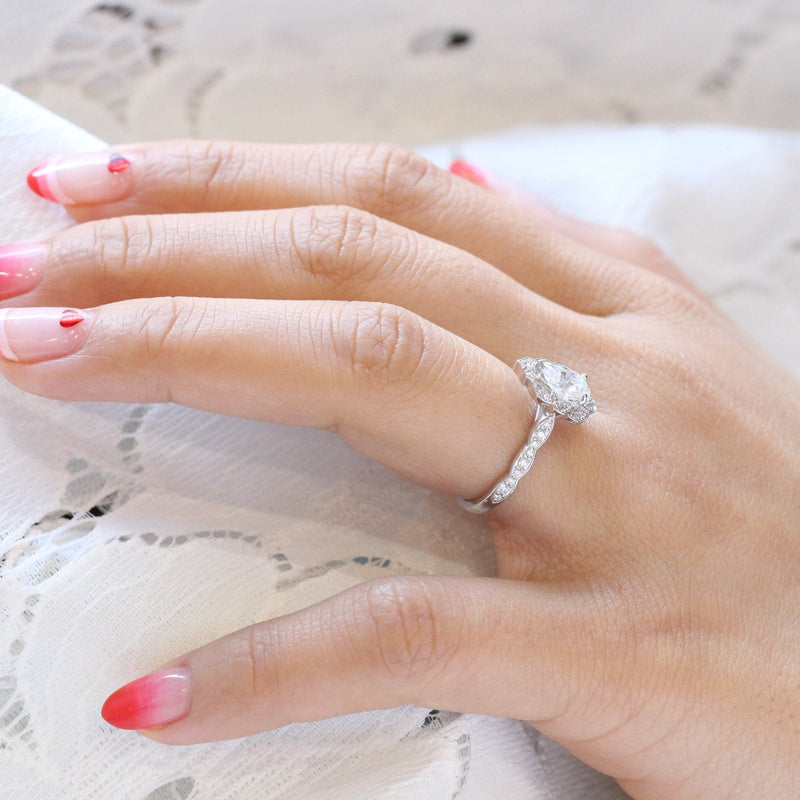 1.0CT Vintage Floral Pear Cut Diamond Moissanite Halo Engagement Ring