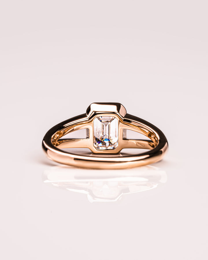 1.60-3.60 CT Emerald CVD Diamond Bezel Solitaire Engagement Ring
