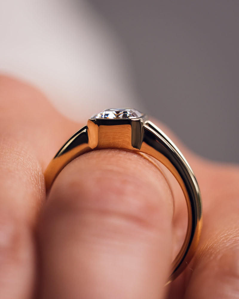 1.60-3.60 CT Emerald CVD Diamond Bezel Solitaire Engagement Ring