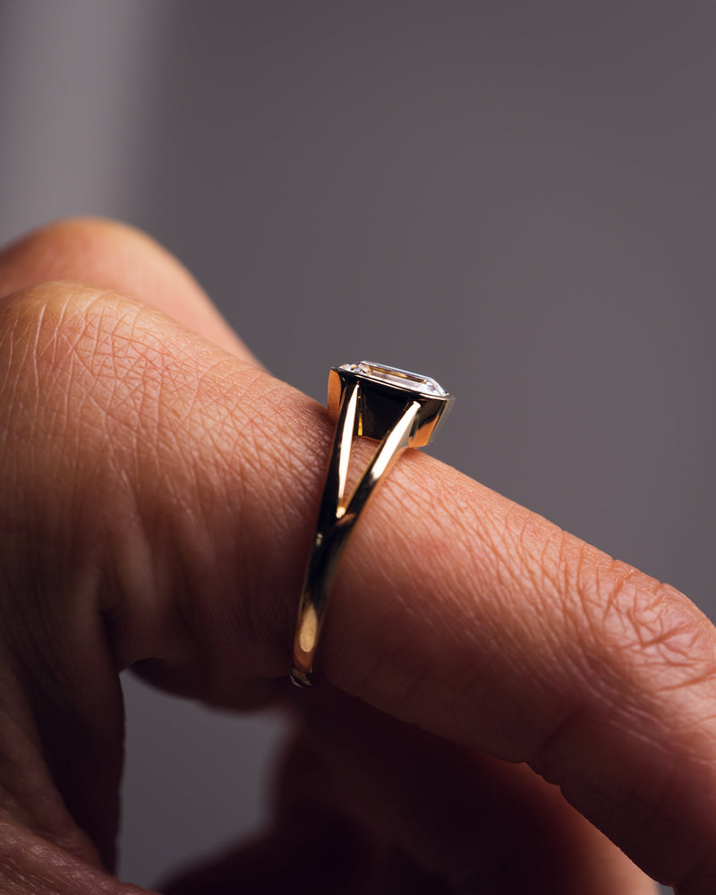 1.60-3.60 CT Emerald CVD Diamond Bezel Solitaire Engagement Ring