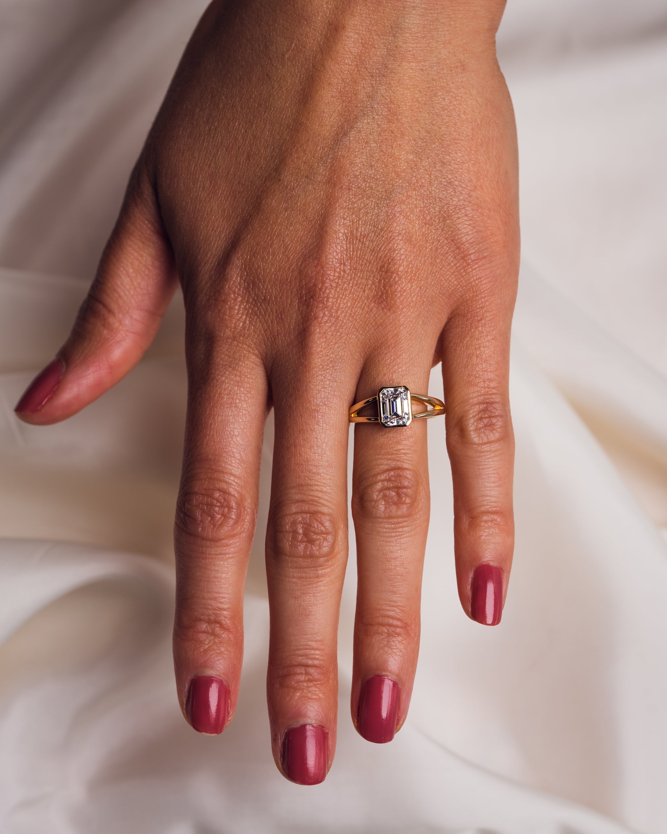 1.60-3.60 CT Emerald CVD Diamond Bezel Solitaire Engagement Ring