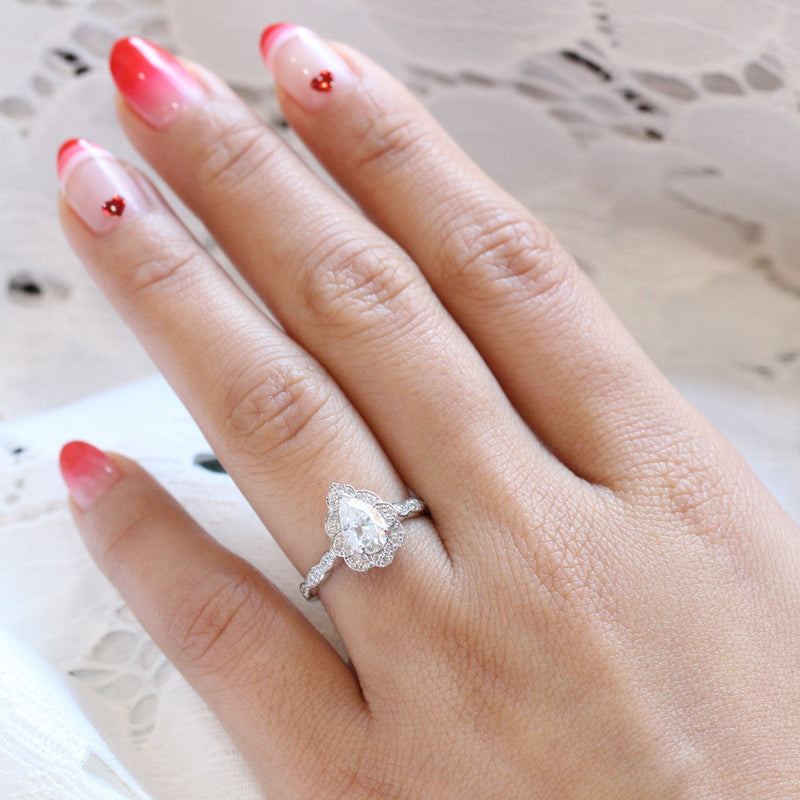 1.0CT Vintage Floral Pear Cut Diamond Moissanite Halo Engagement Ring