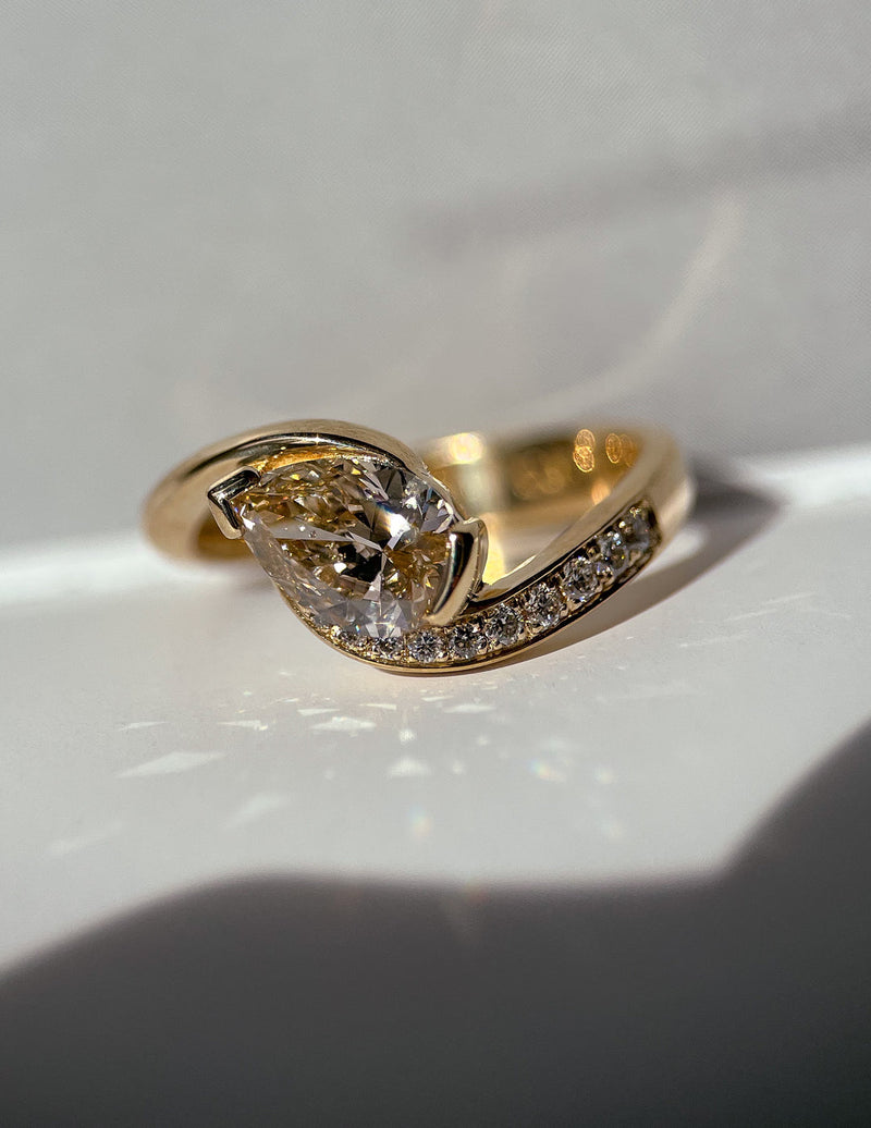 1.50CT-2.50CT Yellow Pear Cut Moissanite Diamond Antique Engagement Ring