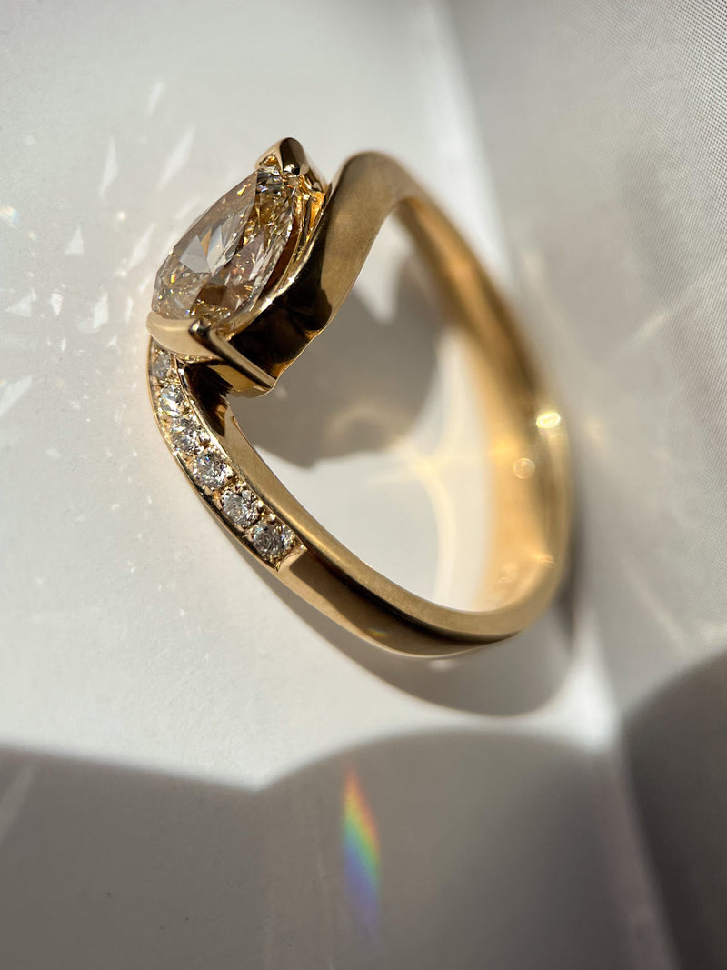 1.50CT-2.50CT Yellow Pear Cut Moissanite Diamond Antique Engagement Ring