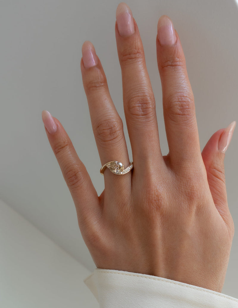 1.50CT-2.50CT Yellow Pear Cut Moissanite Diamond Antique Engagement Ring