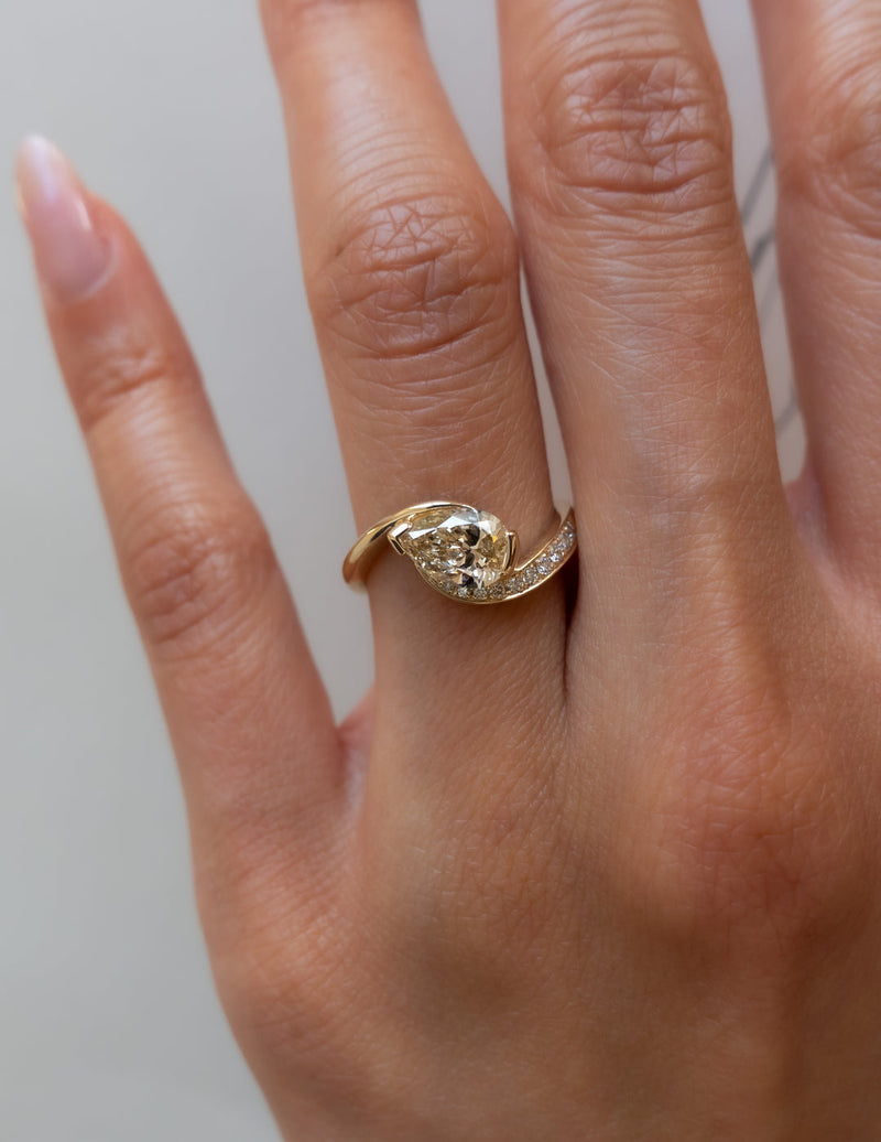 1.50CT-2.50CT Yellow Pear Cut Moissanite Diamond Antique Engagement Ring